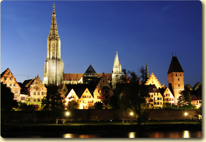 Ulm/Swabian Alb: Rathausplatz square with town hall and municipal library
