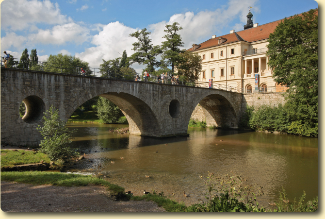 Weimar Palace with bridge 